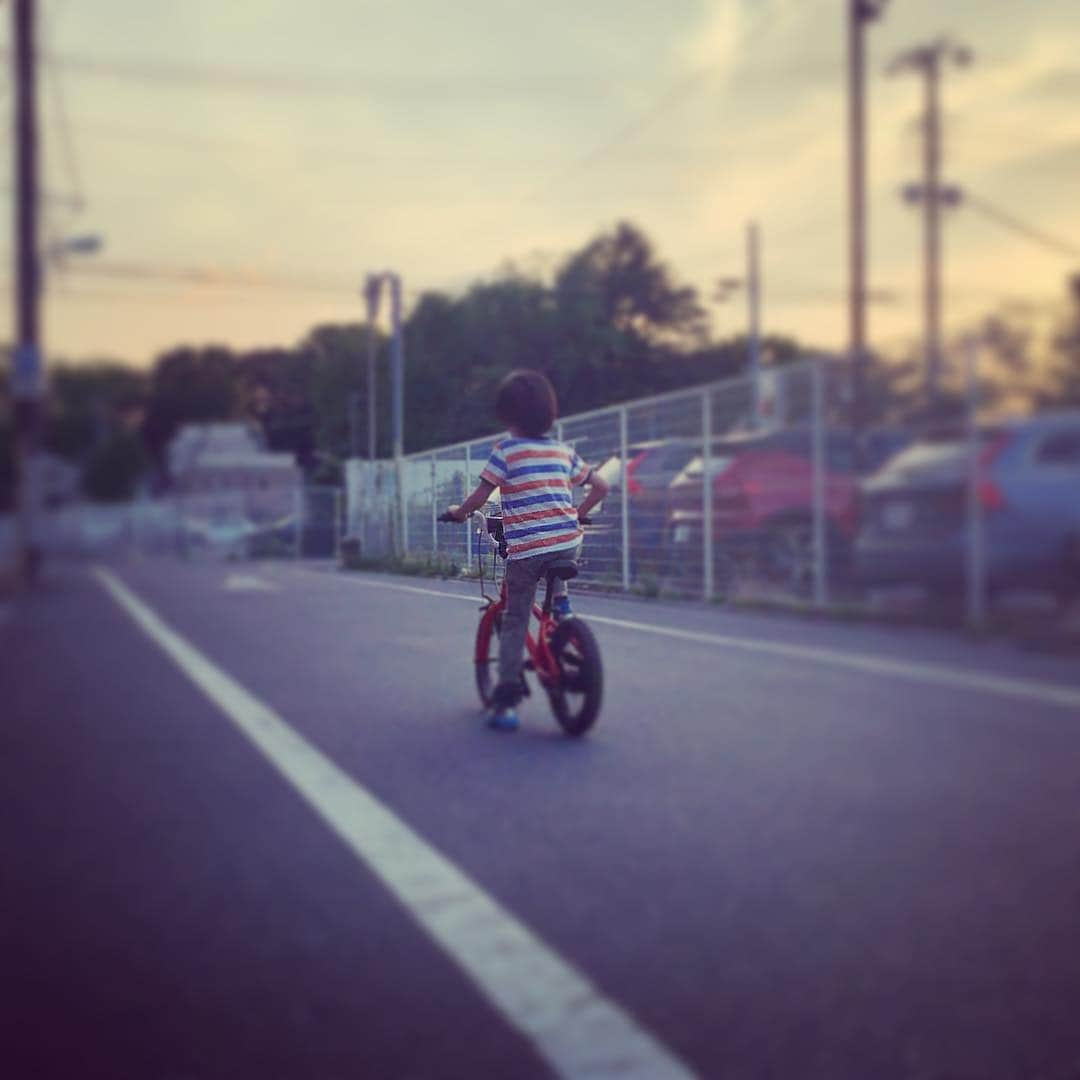 北村栄基さんのインスタグラム写真 - (北村栄基Instagram)「#アイス #THE BLUE CORNER #モルモット #安定の乗馬 #馬 #乗馬 #チャリ #練習 #補助輪 #補助輪とれたーーー！ #すげーーーー」5月2日 20時46分 - eiki23