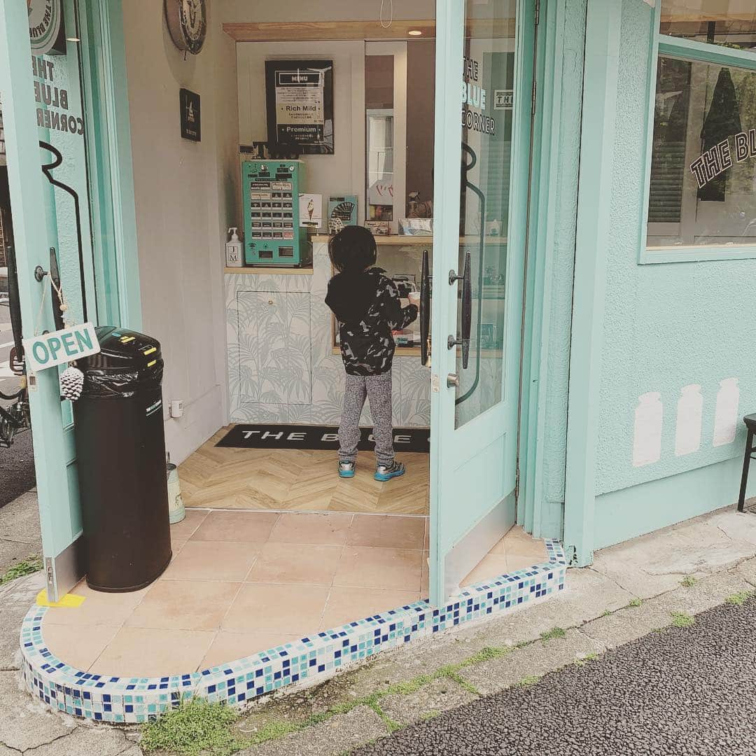 北村栄基のインスタグラム：「#アイス #THE BLUE CORNER #モルモット #安定の乗馬 #馬 #乗馬 #チャリ #練習 #補助輪 #補助輪とれたーーー！ #すげーーーー」