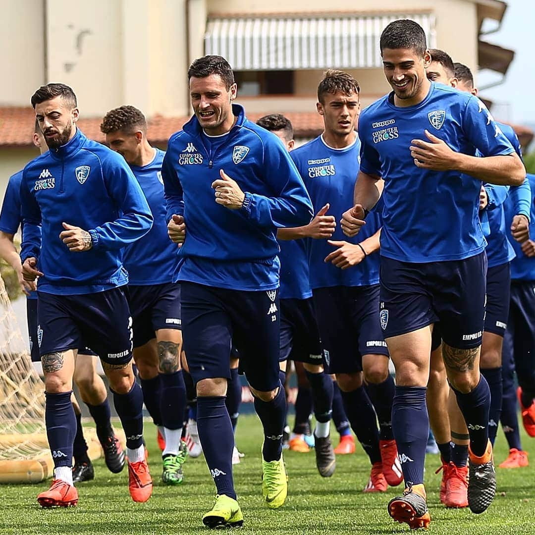 エンポリFCさんのインスタグラム写真 - (エンポリFCInstagram)「Allenamento mattutino per gli azzuri al Castellani; domani e sabato di nuovo in campo in vista di #EmpoliFiorentina」5月2日 20時53分 - empoli_fc_official