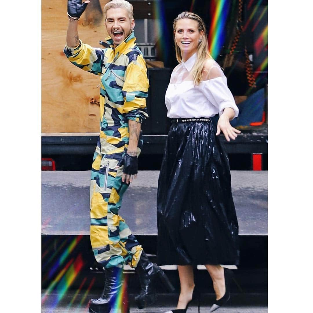 ビル・カウリッツさんのインスタグラム写真 - (ビル・カウリッツInstagram)「HEY GUYS 🙋🏻‍♂️We have a date tonight! 8.15 CET on @prosieben for @germanysnexttopmodel  @heidiklum」5月2日 20時57分 - billkaulitz