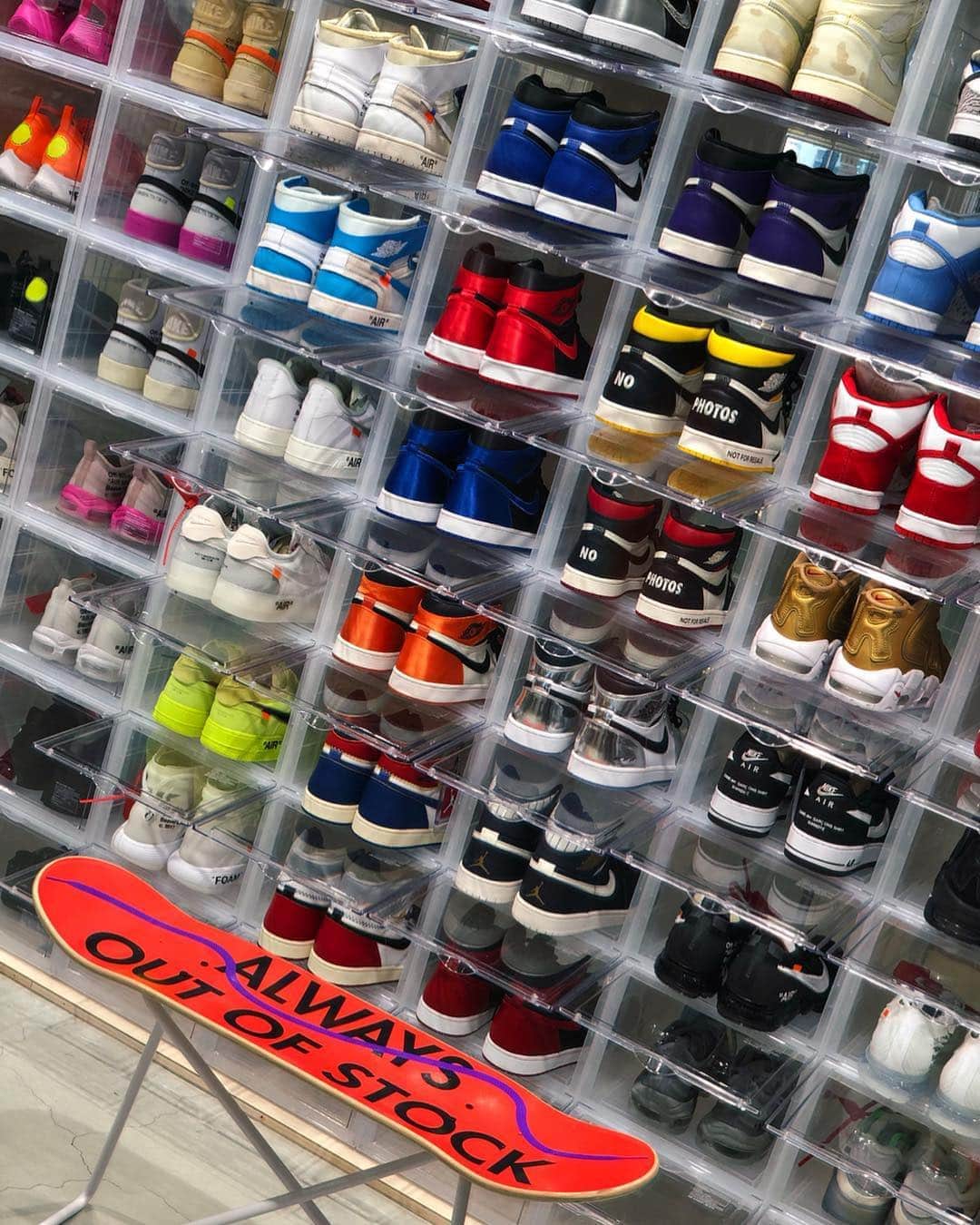 菅又菜摘（ナツ）さんのインスタグラム写真 - (菅又菜摘（ナツ）Instagram)「👟 まさくんルーム5/12まで💁🏾‍♀️ @kingmasa2014  @alwaysoutofstock  @loft_ginza  #kingmasa #room #loft #ginza #kingmasas_room_loft_ginza  #alwaysoutofstock #loftginza #nike #sneaker #sneakers #kicks  #kogenatsu #焦げNATSU #こげなつ」5月2日 21時04分 - kogenatsu920