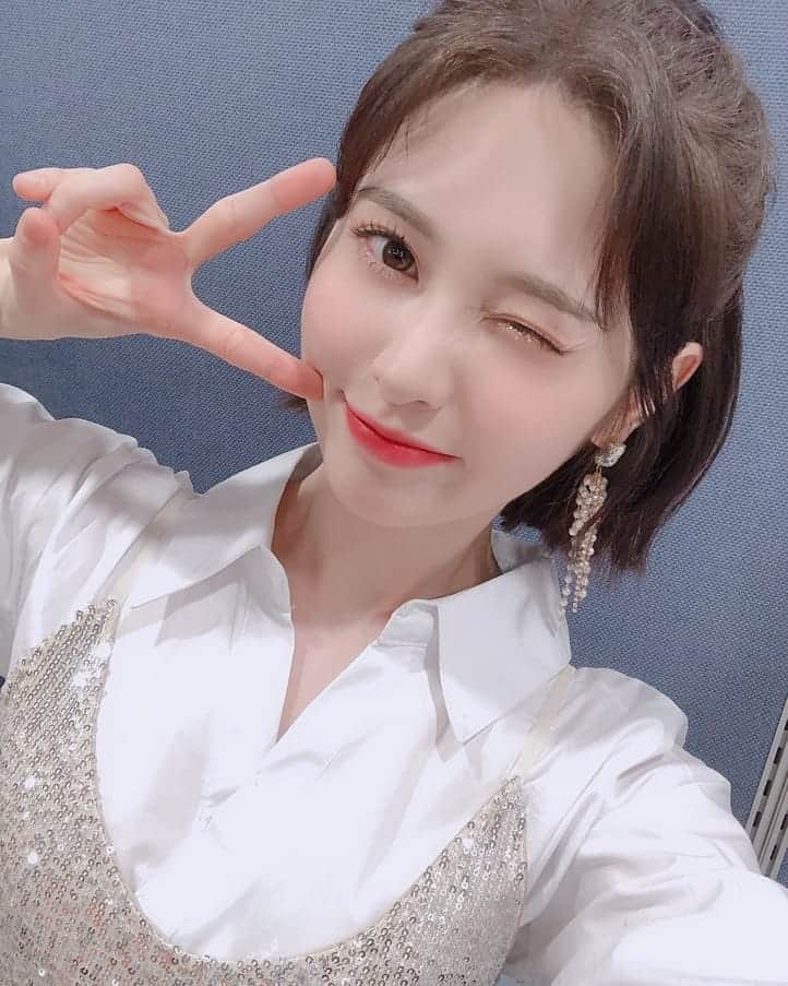 DIAさんのインスタグラム写真 - (DIAInstagram)「⠀⠀⠀ [#예빈] ⠀⠀⠀ 엠카 막방이라니.. 또륵..🥺 항상 함께 해준 우리 에이드💗 오늘도 고마워요 사랑해!!!!! 오늘 응원소리도 진짜 짱...👍🏻 ⠀⠀⠀ #다이아 #DIA #YEBIN」5月2日 21時21分 - mbk.dia
