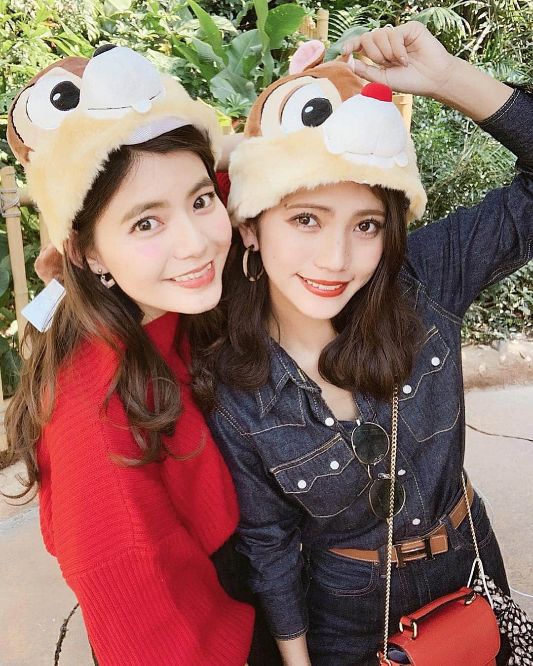 Marika Kajiwaraさんのインスタグラム写真 - (Marika KajiwaraInstagram)「#まりかありさ で チップとデール🐿❤ ＊ 双子ちゃんで被って わちゃわちゃできたん💓 載せたかったのに忘れてた(笑) ＊ ＊ ＊ #チップとデール #香港 #ディズニー #ディズニーランド #香港ディズニーランド #香港旅行 #香港女子旅 #旅行 #hkdisneyland#hkdisneyland #like #instagood #marika_trip」5月2日 21時19分 - marika__kw