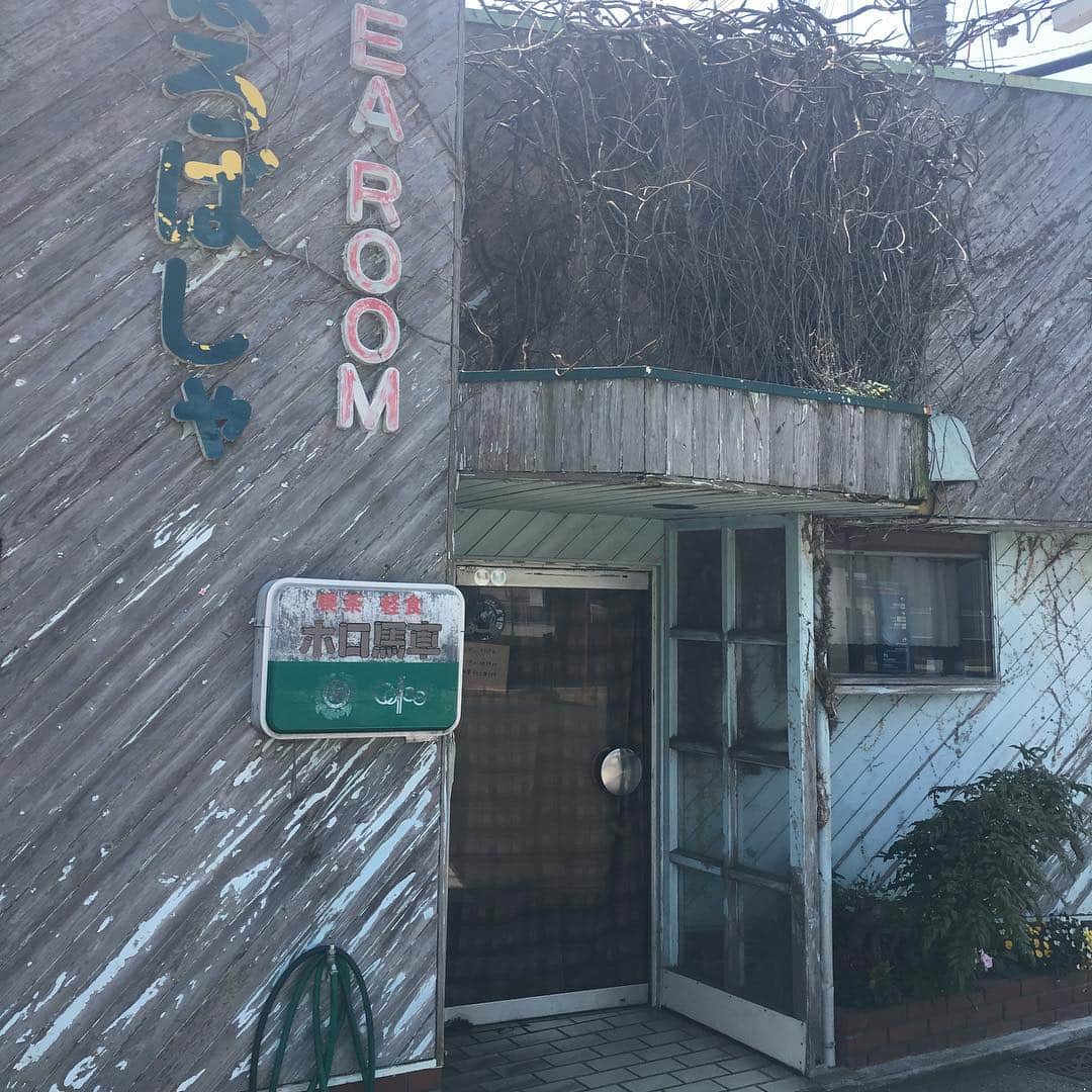 能町みね子さんのインスタグラム写真 - (能町みね子Instagram)「#喫茶メモ 和歌山中之島 ホロ馬車/ お休みにつき未入店。なんかすげー迫力なもんで、リベンジしたいです。」5月2日 21時23分 - nmcmnc