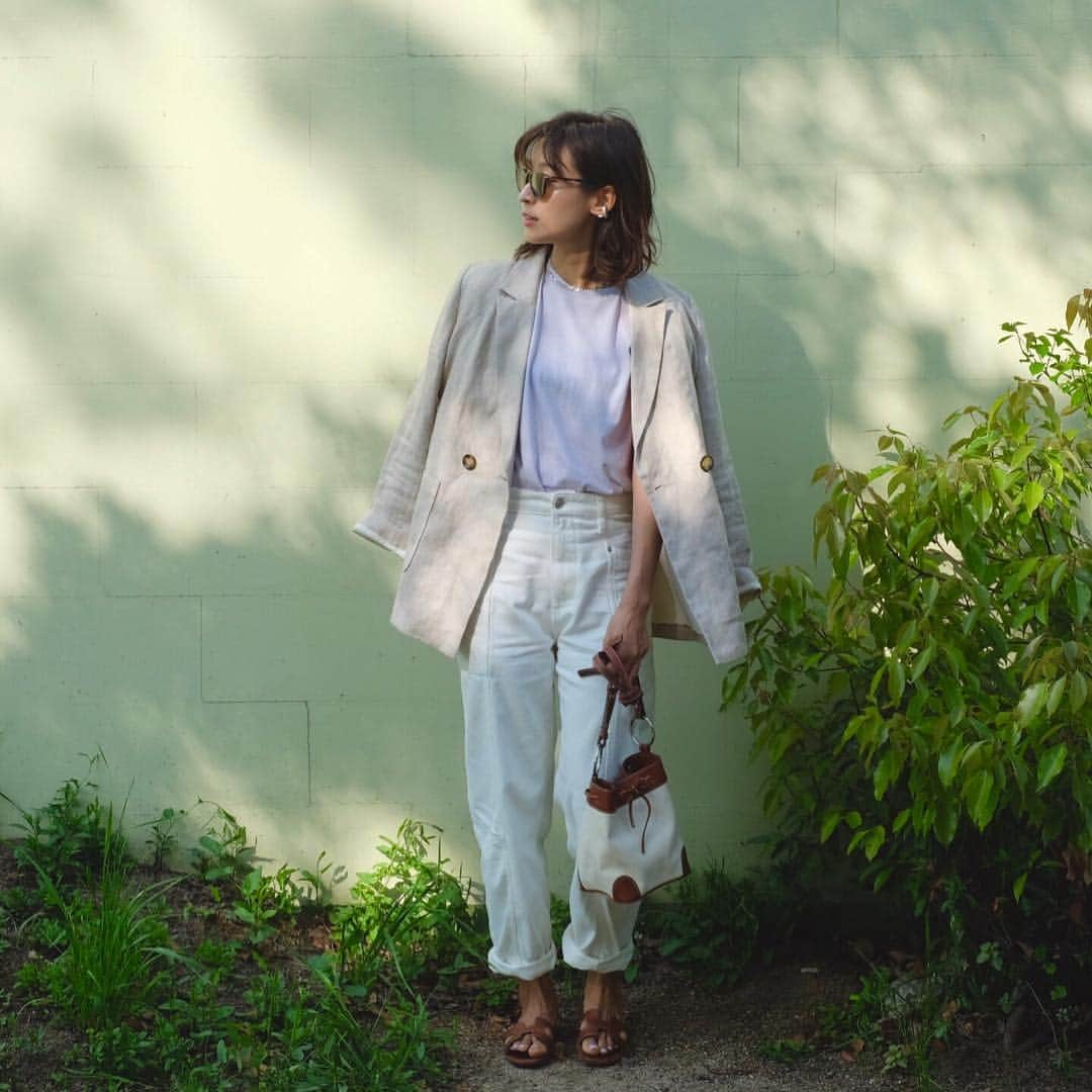 Hiromi Ｍaedaさんのインスタグラム写真 - (Hiromi ＭaedaInstagram)「#outfit ・ 公園日和☺︎🌿 ・ ・ ・ outer #normbyhiron accessory #seadsmara  tops #auralee pant#zara bag #ayakobag shoes #hermes」5月2日 21時25分 - hiron953