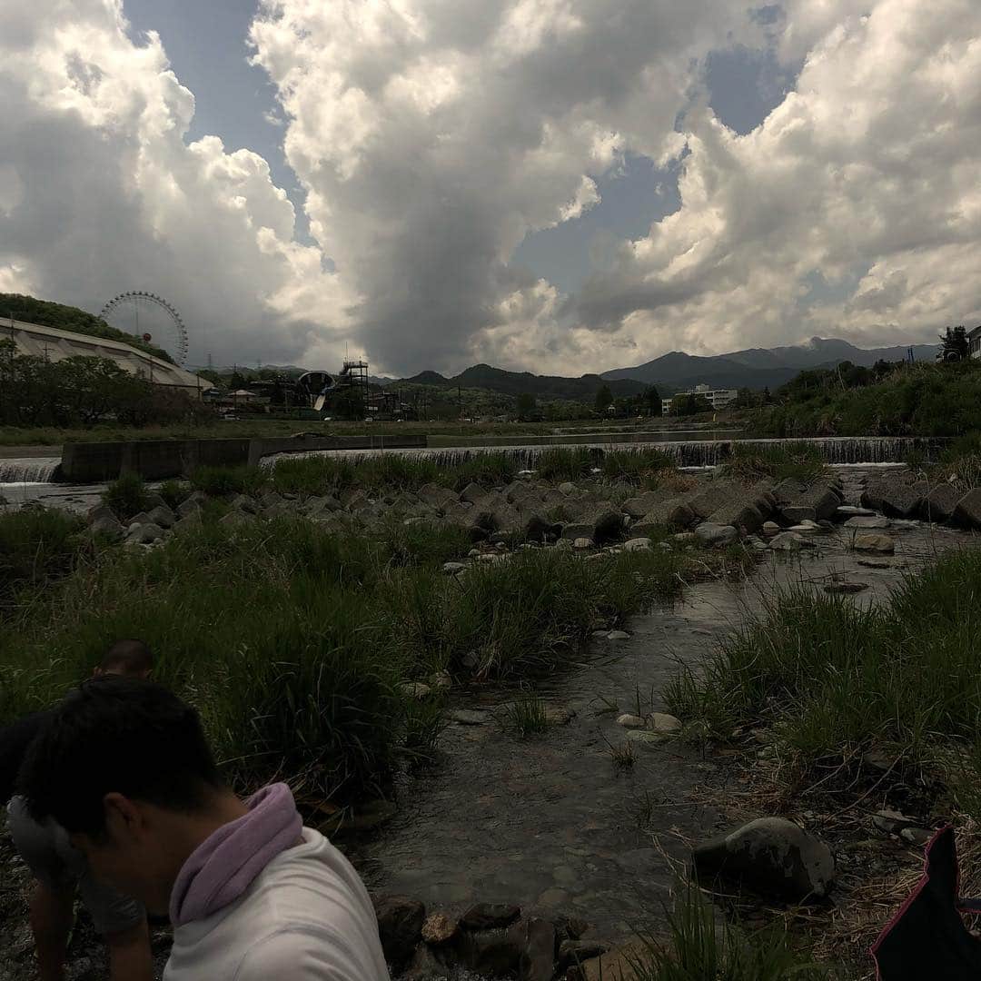 和田 一浩さんのインスタグラム写真 - (和田 一浩Instagram)「今日は家族で秋川にバーベキューに行ってきました。天気も良くて子供達は川で泳いでました。 #バーベキュー #秋川 #和田一浩」5月2日 21時30分 - wadakazuhiro