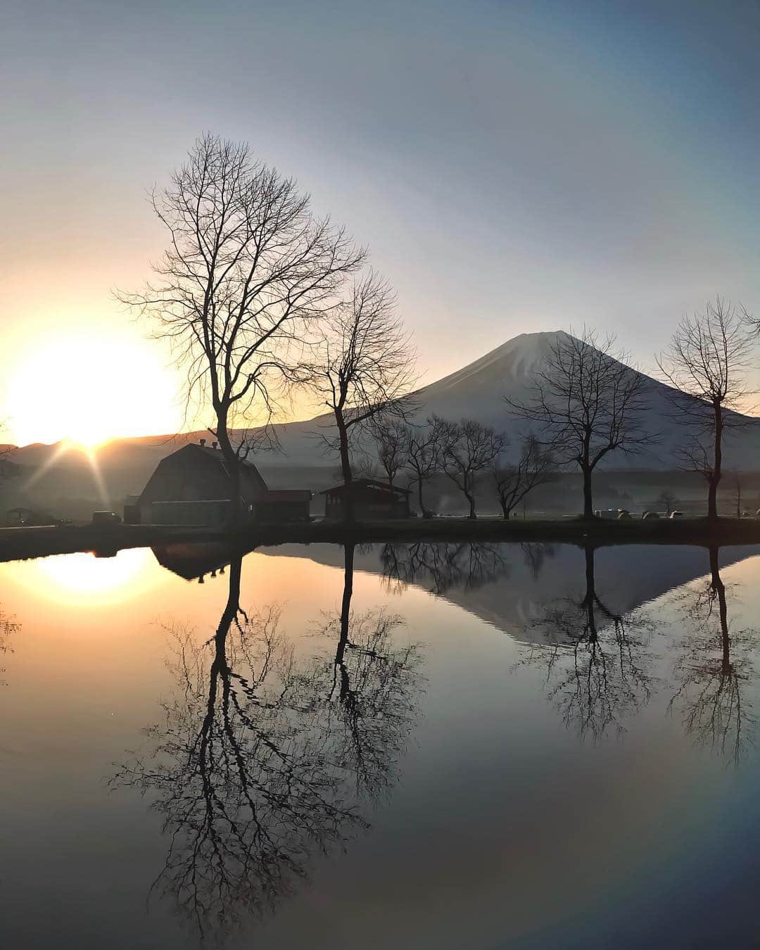 Koichiのインスタグラム：「. . New morning . . #令和元年 #BeautifulJapan #ShotOniPhone . Attachment lens by @tokyo_grapher Tele Lens 50mm #TG_Tele #ShotOn_TG .」