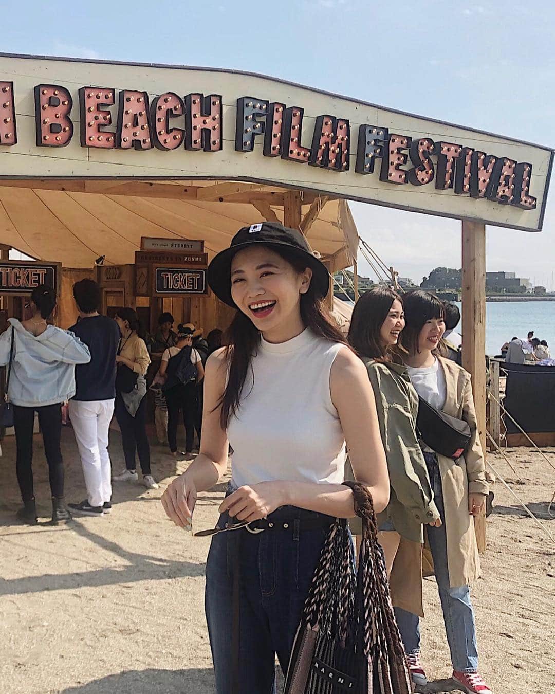 のインスタグラム：「本日の逗子、晴らしときましたよー！ #zushibeachfilmfestival」