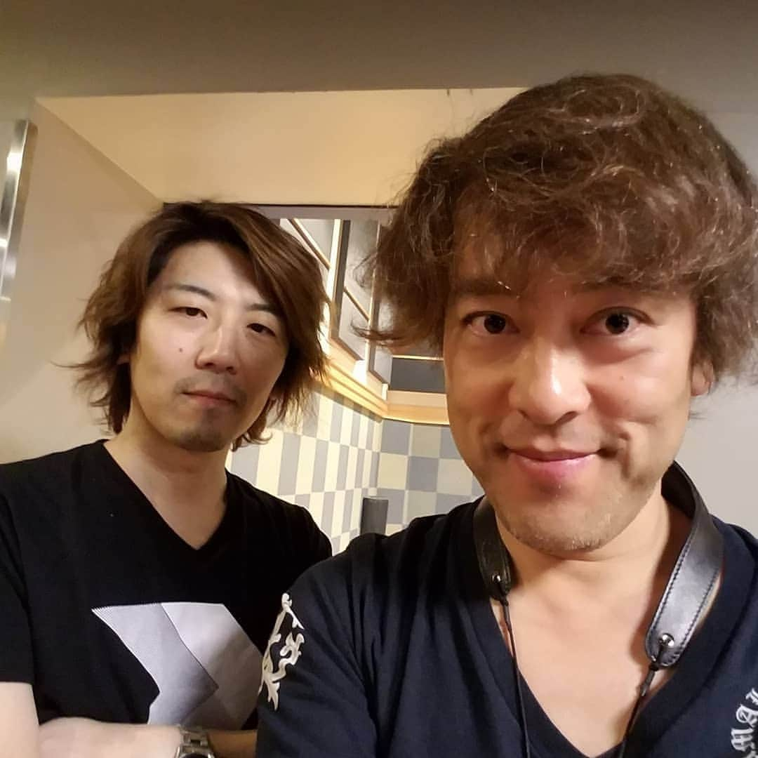 勝田一樹さんのインスタグラム写真 - (勝田一樹Instagram)「令和の仕事初めは、 リハーサルから盛り上がってます❗ #tube #チューブ #勝田一樹 #kazukikatsuta  #宮崎裕介 #tube」5月2日 21時39分 - kazukikatsuta