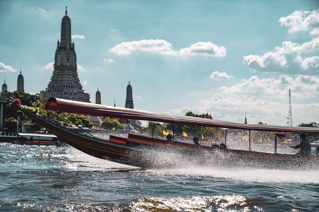 エド・シーランさんのインスタグラム写真 - (エド・シーランInstagram)「Boating and temples and beer in Bangkok 📸 @zakarywalters」5月2日 21時40分 - teddysphotos