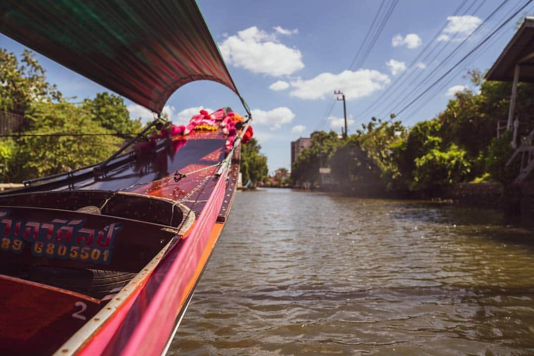 エド・シーランさんのインスタグラム写真 - (エド・シーランInstagram)「Boating and temples and beer in Bangkok 📸 @zakarywalters」5月2日 21時40分 - teddysphotos