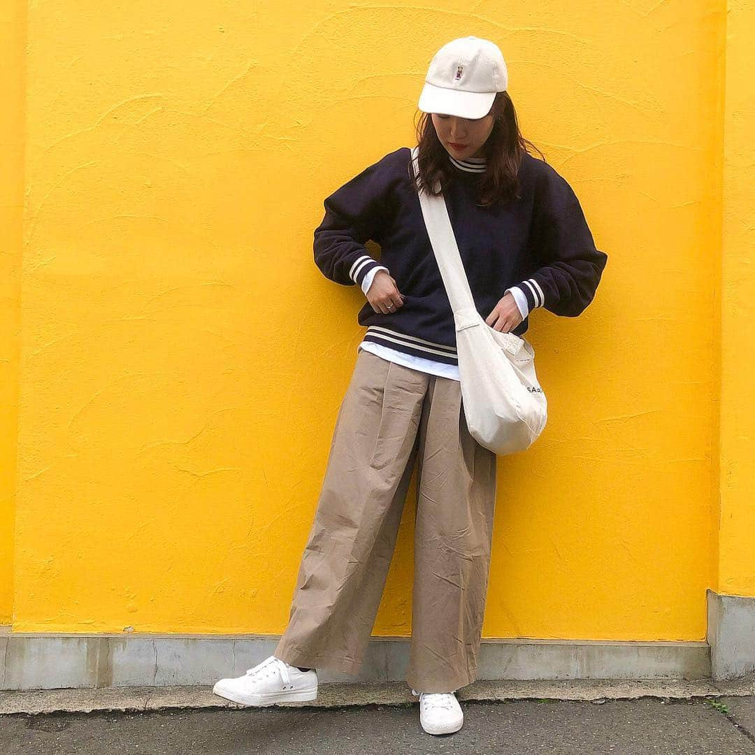 かほこ。さんのインスタグラム写真 - (かほこ。Instagram)「ㅤㅤㅤㅤㅤㅤㅤㅤㅤㅤㅤㅤㅤ ㅤㅤㅤㅤㅤㅤㅤㅤㅤㅤㅤㅤㅤ tops : #journalstandardrelume inner : #champion pants : #journalstandard cap : #freaksstore bag : #1LDK sneakers : #無印良品 ㅤㅤㅤㅤㅤㅤㅤㅤㅤㅤㅤㅤㅤ 昨日のはるちゃんとのごはんの時の！久々にがっつりメンズライクだった〜〜！でもあえて髪はおろしてゆるく巻いて女らしさもプラス（湿気ですぐ取れたけど） ㅤㅤㅤㅤㅤㅤㅤㅤㅤㅤㅤㅤㅤ スウェットはネイビーです。リブのところがラインになってて可愛いのですこれはメンズのやつ！白Tもメンズ！ワイドパンツはレディース。 ㅤㅤㅤㅤㅤㅤㅤㅤㅤㅤㅤㅤㅤ 髪色がお気に入りすぎてる❤︎高梨さんさすがです👏🏻👏🏻 ㅤㅤㅤㅤㅤㅤㅤㅤㅤㅤㅤㅤㅤ 顔ひどいけど楽しさ溢れてるから載せちゃお ㅤㅤㅤㅤㅤㅤㅤㅤㅤㅤㅤㅤㅤ #kaho_fashion」5月2日 21時42分 - xxokohakxx