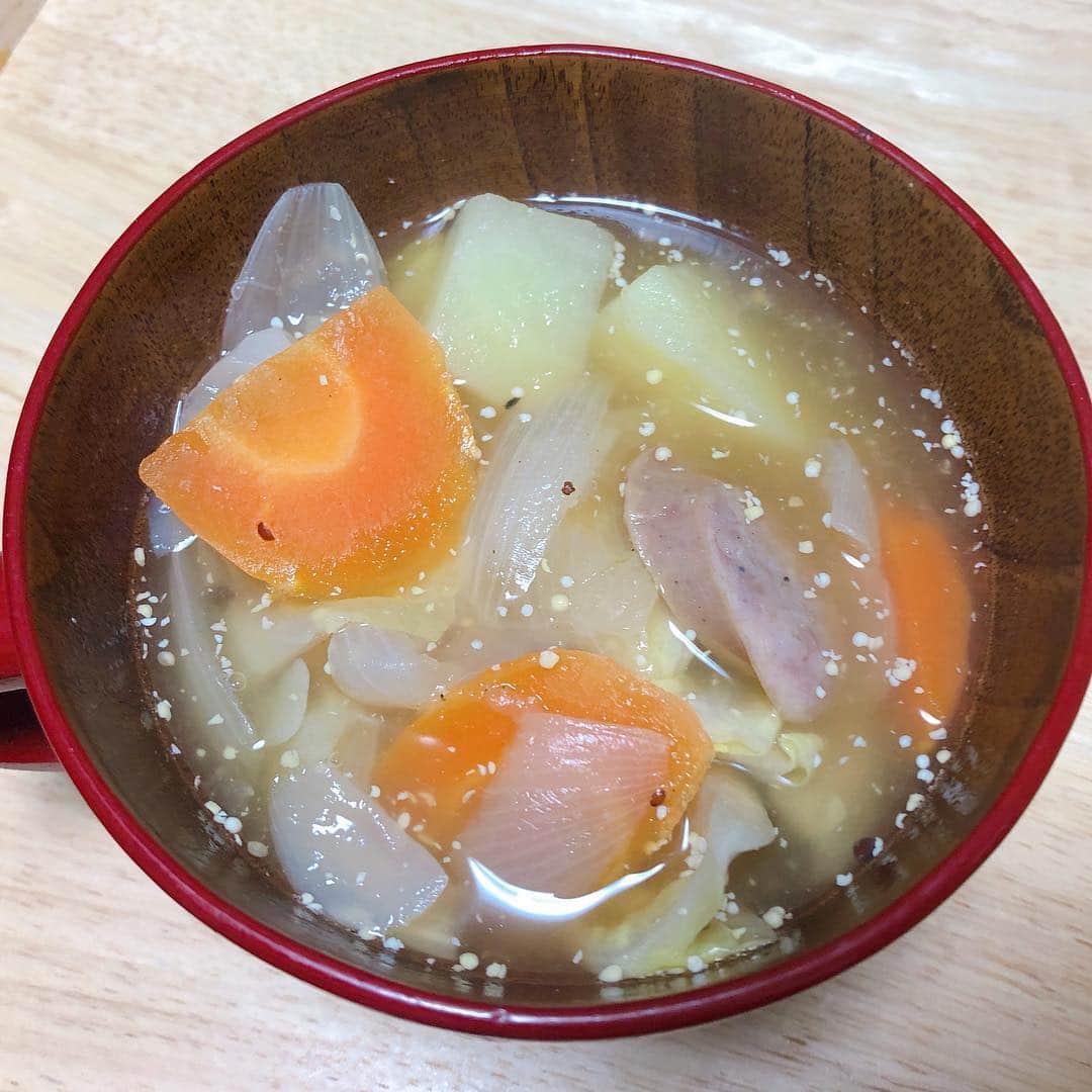 馬渕史香のインスタグラム：「新じゃがと新たまと春きゃべのポトフ  #ふみかごはん  #あしざわ家 #ポトフ #新じゃが #新たまねぎ #春キャベツ #レシピ #recipe #ずぼらレシピ #主婦 #macaronimate -- #japanese #japanesefood  #food #instafood」