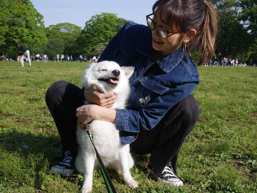 眞鍋さゆりさんのインスタグラム写真 - (眞鍋さゆりInstagram)「ヨヨギパークうららかすぎ ピクニックで外飯最高 #代々木公園 #ピクニック #散歩」5月2日 21時45分 - sayurimanabe0223