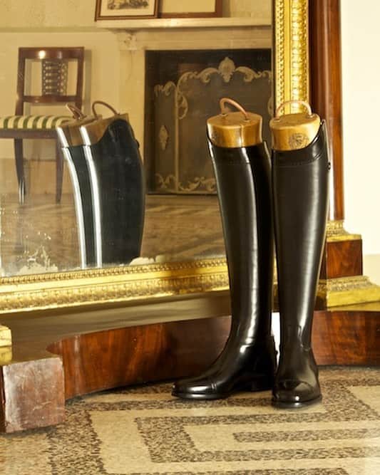 アルベルトファッシャーニさんのインスタグラム写真 - (アルベルトファッシャーニInstagram)「Elegance & Performance. Made to measure boots are in a league of their own.  #albertofasciani #madetomeasure #madetomeasureboots #ridingboots #horselifestyle #equestrianstyle #horseriding #handmadeboots #madeinitaly🇮🇹 #stivalidaequitazione #cavalli #bottes #chevalpassion」5月2日 21時48分 - albertofasciani_official