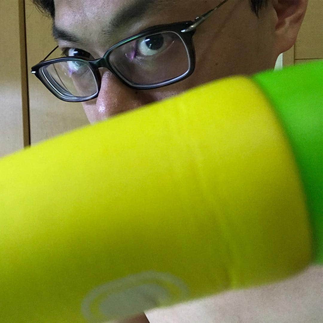 宮戸洋行さんのインスタグラム写真 - (宮戸洋行Instagram)「【単独まであと9日】単独に向けてダイエットを！ということで毎日200秒間フラフープに挑戦します！200秒間回せれなかったら罰ゲームです！ 5月2日はこのようになりましたm(_ _)m」5月2日 21時50分 - hiroyuki_gag
