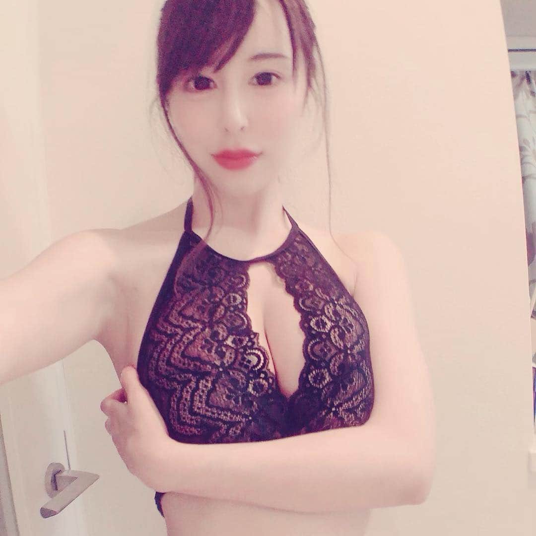 芽森しずく　プレステージ 朝日奈るみな（芽森しずく）さんのインスタグラム写真 - (朝日奈るみな（芽森しずく）Instagram)「下着❤️❤️❤️セクシーに✨✨✨  令和もよろしくお願いします💕💕💕」5月2日 21時51分 - pua1002