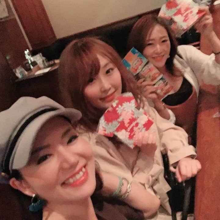 長嶺菜菜子のインスタグラム：「﻿ 福岡nightも最高すぎたヾ(*･∀︎･*)ﾉﾞ﻿﻿ ﻿﻿ ﻿﻿ まさかのサプライズバースデー😂😂🙌🙌﻿﻿ @barcloud9﻿﻿ ﻿﻿ 最高のプレゼントすぎる🎁﻿﻿ アルバムと焼酎飲み比べセットとAmazon券👈﻿﻿ ﻿﻿ ﻿﻿ @i_am_ayakomatsu ﻿ @yumiakihira0521 ﻿ @yuri.pudding ﻿ @sk.sayuri ﻿ 本当にありがとう😭😭😭😭﻿ 最高の友達を持ったぜい😭😭😭😭﻿ 👈👈お前ら最高すぎ👈﻿👈﻿ ﻿﻿ ﻿﻿ Amazon券でキャリーケース買ってまたみんなで旅行行くぜぃ✈️﻿﻿ ﻿﻿ ﻿﻿ ﻿﻿ そして﻿﻿ 福岡といえば﻿﻿ 最近流行りのやさい巻き🥬﻿﻿ ﻿﻿ ﻿﻿ 気になっててやっと行けたぜぇいヾ(*･∀︎･*)ﾉﾞ﻿﻿ ゴーヤー巻きとかネギ巻きとか﻿﻿ 旨すぎた😋﻿﻿ ﻿﻿ ﻿﻿ これは流行るわ﻿﻿ 野菜だから罪悪感ないしな🤩﻿﻿ ﻿﻿ ﻿﻿ ★------------------------------------------------☆﻿ #福岡 #福岡ナイト #福岡旅行 #旅 #旅行 ﻿﻿ #令和初日の夜 #令和元日﻿﻿ #福岡の夜 #福岡居酒屋 #福岡バー﻿﻿ #静止画と思いきや動画のパターン﻿﻿ #自撮りでのあるある﻿﻿ #沖縄人 #うちなんちゅ﻿﻿ #沖縄人と福岡人﻿﻿ #福岡お勧めご飯 #野菜巻き﻿﻿ #野菜だから罪悪感なし﻿﻿ #ネギ巻き旨し #アクティブ」