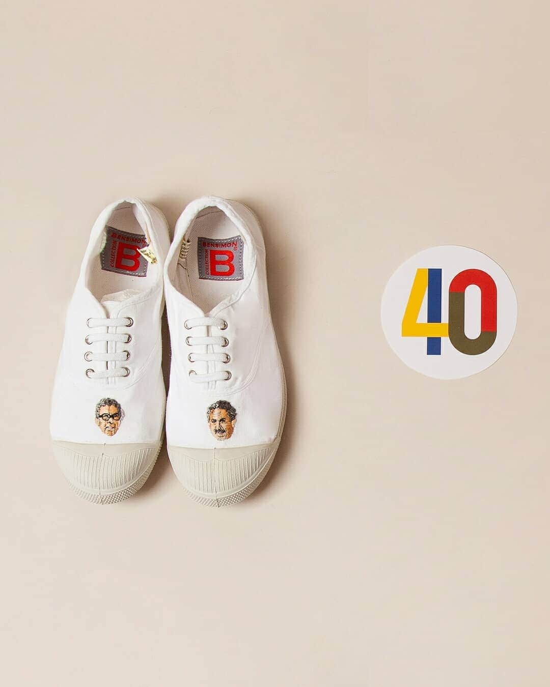 ベンシモンのインスタグラム：「- Serge et Yves - Bensimon by @kumikosuge J'ai toujours aimé et porté les tennis Bensimon. J'ai cousu le visage des fondateurs de la marque éponyme sur leur produit iconique afin de lui rendre hommage pour ses 40 ans. 🇬🇧 I have always loved and worn Bensimon tennis. I sewed the faces of the founders of the eponymous brand on their iconic product as a tribute to celebrate its 40th anniversary.」