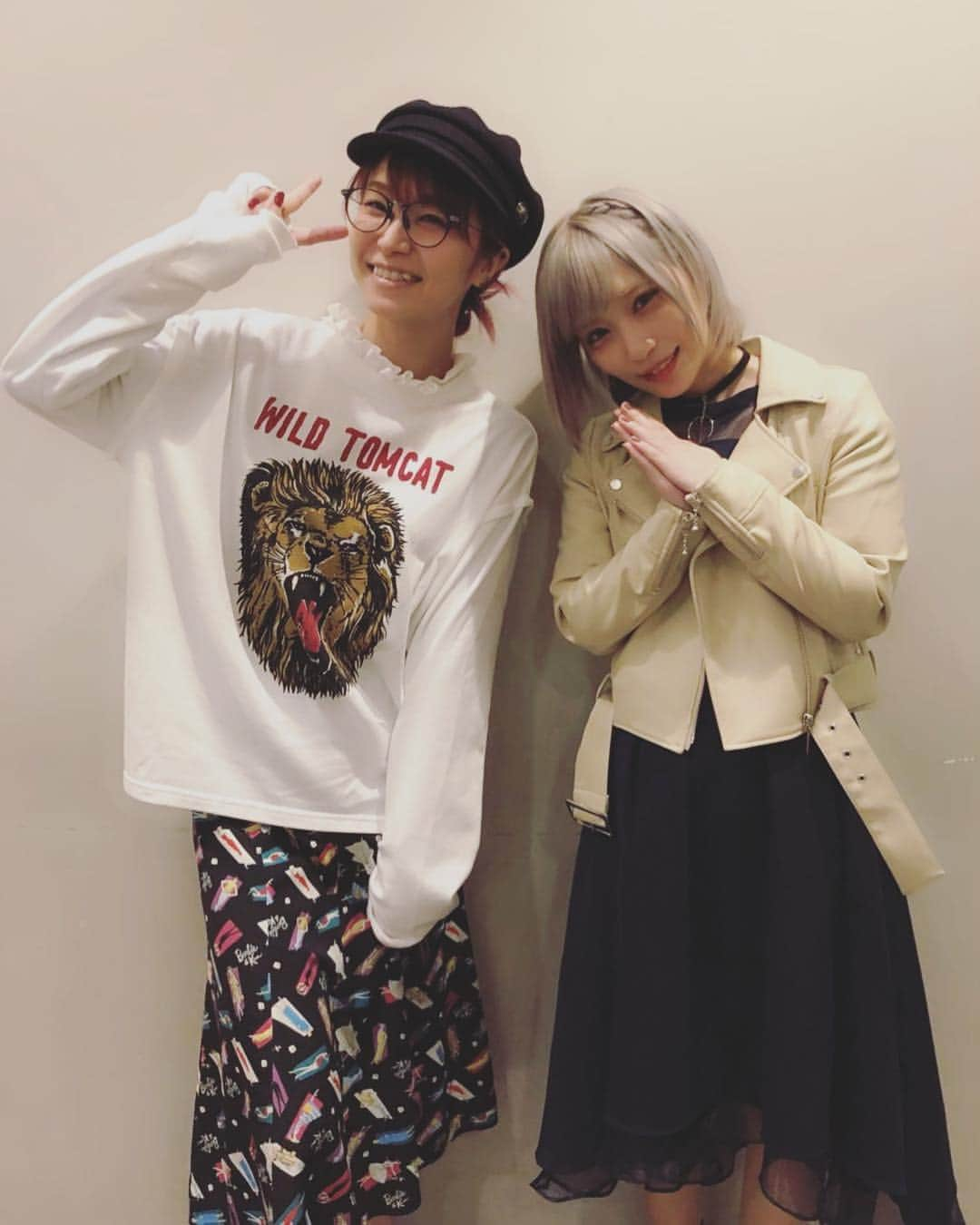 LiSAさんのインスタグラム写真 - (LiSAInstagram)「今日は ReoNaちゃん @reo_peko のおうたを堪能して来ましたっ☻ 透き通る声も光を差す声も持ち合わせた逸材だね。 ファンの皆の真剣な眼差しと包み込む拍手が温かかった。 お疲れ様っ☻ #ふあんぷらぐど」5月2日 21時56分 - xlisa_olivex