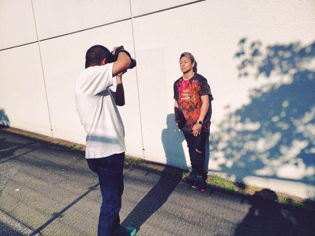 武尊さんのインスタグラム写真 - (武尊Instagram)「今日はとある雑誌の撮影📸 天気良かった☀️ めっちゃ眩しくてすかしてるみたいになってる。」5月2日 22時00分 - k1takeru
