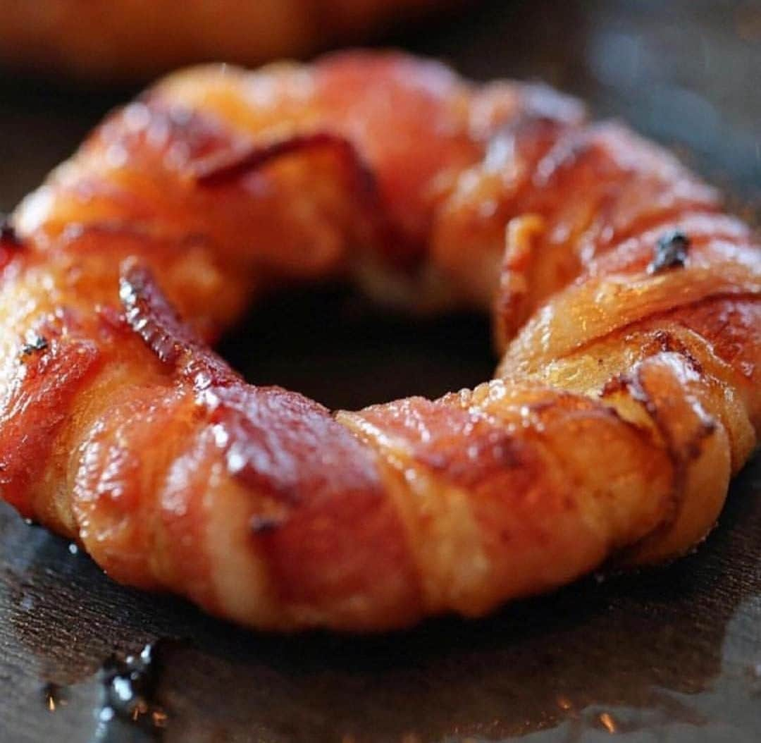 Flavorgod Seasoningsさんのインスタグラム写真 - (Flavorgod SeasoningsInstagram)「🍯♨️HONEY BBQ BACON WRAPPED ONION RINGS⁣ -⁣ My Seasonings are Available here ⬇️⁣ Click the link in the bio -> @flavorgod⁣ or visit website: www.flavorgod.com⁣ -⁣ Here's my final picture of my bacon wrapped onion rings seasoned with my Honey BBQ seasoning. It's easy to prepare and amazingly delicious! Prep picture is further down my page!⁣ -⁣ The aromatic flavors from the onion and the sweet and savory notes from both the bacon and the Honey BBQ seasoning makes this dish a must have for your backyard BBQ's and get togethers when appetizers are needed to keep the guests happy. Enjoy!⁣ -⁣ INGREDIENTS:⁣ 🍴2- large - yellow onions⁣ 🍴1/2-1lb-bacon(enough to cover onions⁣ 🍴2-3 tbsp #flavorgod honey BBQ seasonings⁣ -⁣ DIRECTIONS:⁣ 💥preheat oven to 400 degrees⁣ 💥Cut onions 3/4" thick⁣ 💥Cover onion rings with #flavorgod honey BBQ seasonings⁣ 💥Wrap onion with bacon about 2 slices per ring⁣ 💥Bake in oven for 40- 50 minutes until bacon is cooked thoroughly.⁣ 💥Enjoy!⁣ -⁣ Flavor God Seasonings are:⁣ 💥ZERO CALORIES PER SERVING⁣ 🌱GLUTEN FREE⁣ 🔥KETO FRIENDLY⁣ 🥑PALEO FRIENDLY⁣ ☀️KOSHER⁣ 🌊Low salt⁣ ⚡️NO MSG⁣ 🚫NO SOY⁣ 🥛DAIRY FREE *except Ranch ⁣ ⏰Shelf life is 24 months⁣ ⁣ -⁣ #food #foodie #flavorgod #seasonings #glutenfree #paleo #foodporn #mealprep⁣ #kosher」5月2日 22時00分 - flavorgod