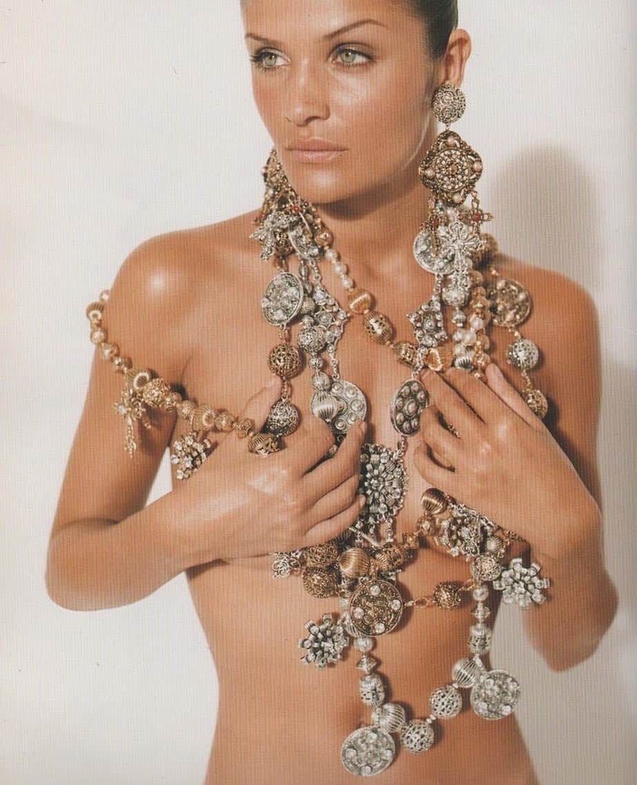 ダニジョーのインスタグラム：「There’s no such thing as too much bling ✨ #muse」