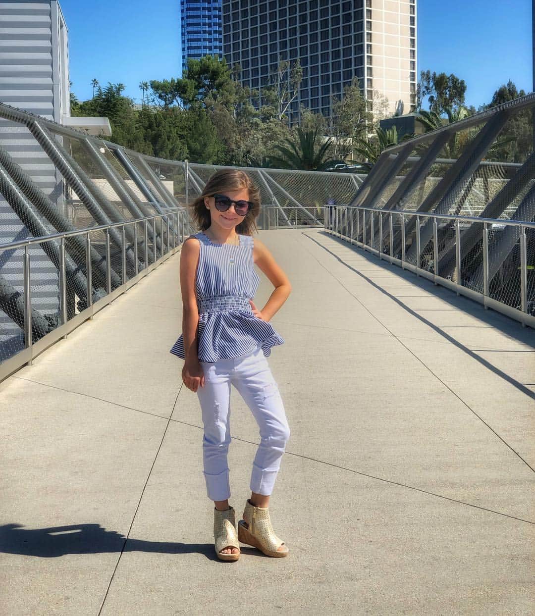 Angie Keiserのインスタグラム：「When I took this photo a few weeks ago, it was because I wanted it for her, not because I intended to share it. I wanted her to remember the day she took a seat at the head of the table and commanded a room full of adults, like a boss. The outcome of that meeting literally didn’t matter, because I’ve never been more proud, than I was watching her that day. Then, last night, Keith and I watched the @brenebrown Call to Courage documentary on @netflix and when Brené said (paraphrasing to how my brain retained it🤪) that she doesn’t take shit from people who aren’t willing to get in the arena, I was all 🙌🏼😭💪🏼❤️ And I realized THAT was what I want Mayhem to remember from this day/image - she got in the arena and gave it her all, and no one will ever be able to take that away. Least of all, those tossing criticism from the sidelines. If you haven’t seen Brene’s special on Netflix, do yourself a favor and watch it ASAP! Oh, and take zero shit from those NOT willing to get in the arena 🤗」