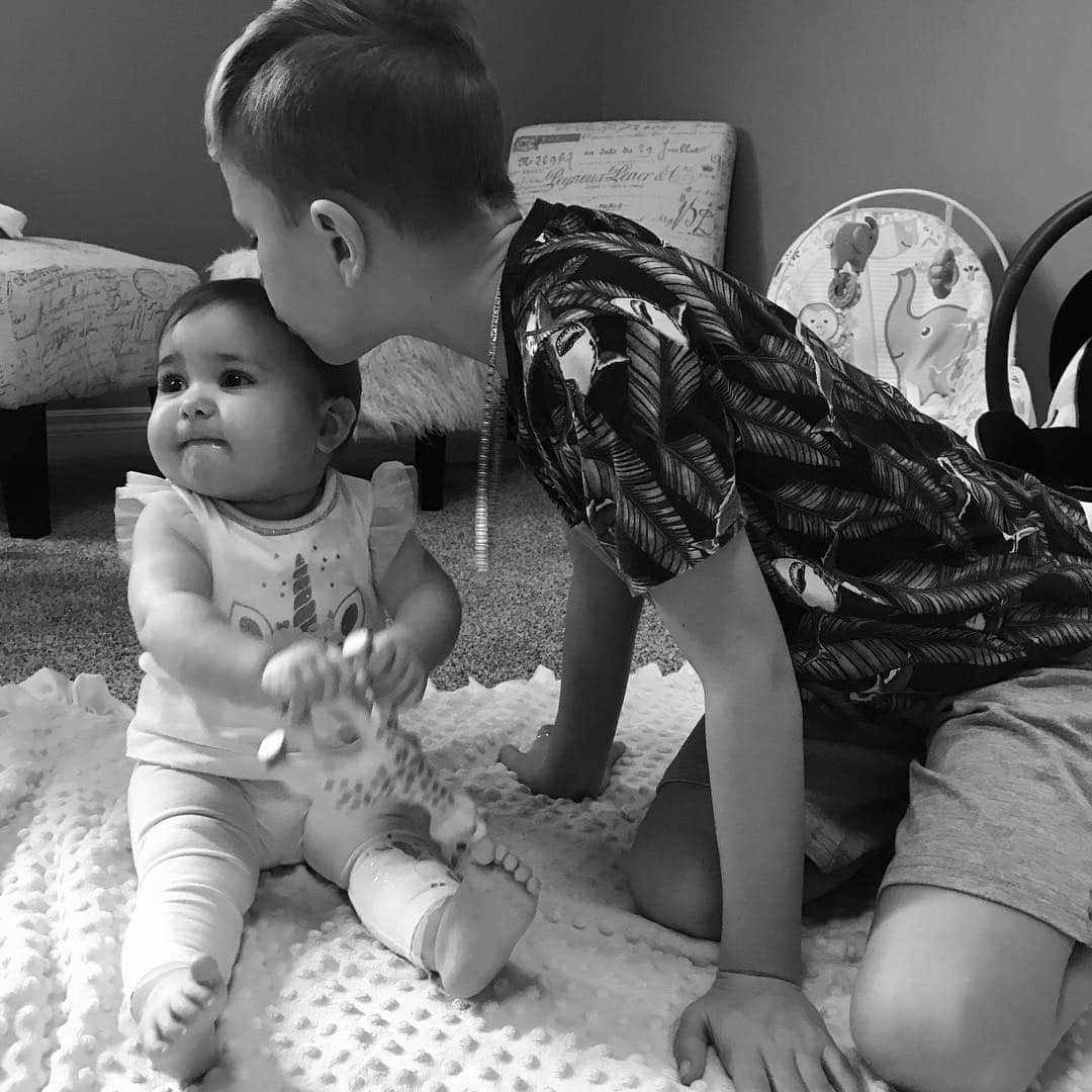ジャクソン・ビーバーのインスタグラム：「Love being big bro」