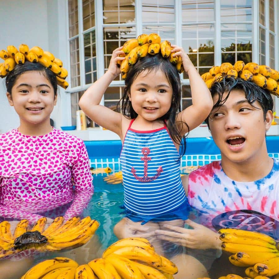 Ranz Kyleさんのインスタグラム写真 - (Ranz KyleInstagram)「Went to to the wildlife center to bring Bananas for the monkeys! 🍌💯 7m subs celeb vlog up on my channel! 🙌🏻🎬」5月2日 22時29分 - ranzkyle