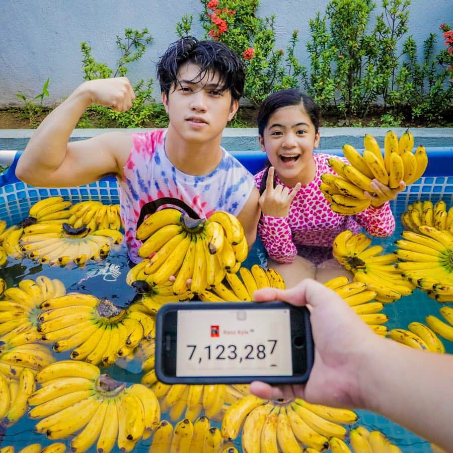 Ranz Kyleさんのインスタグラム写真 - (Ranz KyleInstagram)「Went to to the wildlife center to bring Bananas for the monkeys! 🍌💯 7m subs celeb vlog up on my channel! 🙌🏻🎬」5月2日 22時29分 - ranzkyle