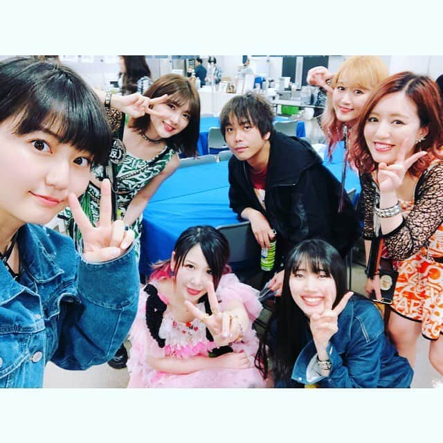 新井愛瞳さんのインスタグラム写真 - (新井愛瞳Instagram)「﻿ ビバラポップ！2019﻿ 熱い熱気の中でのライブ、最高でした！！！﻿ 熱すぎでした。﻿ ﻿ また出演できて嬉しい。﻿ ありがとうございました！﻿ ﻿ そしてアプガのライブを観てくださった﻿ 全ての皆様、ありがとうございました！﻿ ﻿ また来年も絶対絶対！﻿ よろしくお願いします！！！！！﻿ ﻿ ﻿ 沢山の出演者の方と撮っていただきましたっ！」5月2日 22時26分 - arai_manami_official