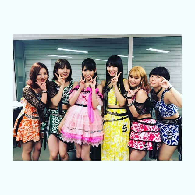 新井愛瞳さんのインスタグラム写真 - (新井愛瞳Instagram)「﻿ ビバラポップ！2019﻿ 熱い熱気の中でのライブ、最高でした！！！﻿ 熱すぎでした。﻿ ﻿ また出演できて嬉しい。﻿ ありがとうございました！﻿ ﻿ そしてアプガのライブを観てくださった﻿ 全ての皆様、ありがとうございました！﻿ ﻿ また来年も絶対絶対！﻿ よろしくお願いします！！！！！﻿ ﻿ ﻿ 沢山の出演者の方と撮っていただきましたっ！」5月2日 22時26分 - arai_manami_official