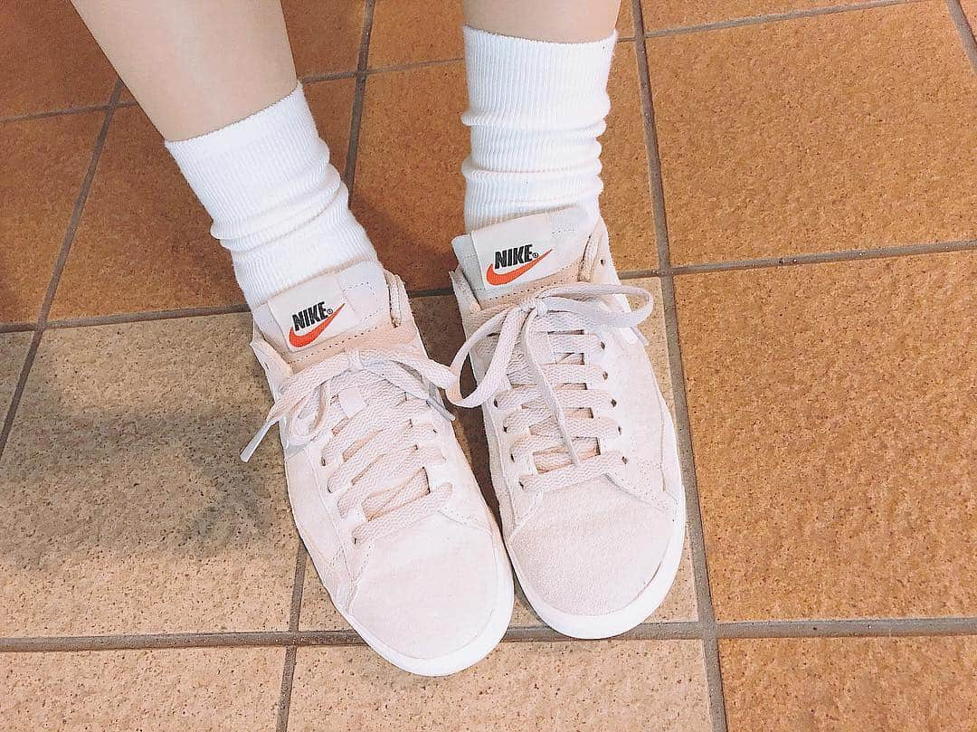 村岡美咲さんのインスタグラム写真 - (村岡美咲Instagram)「.｡.:*♡ . NIKEのスニーカー👟 ベージュは合わせやすくていいっ🥺💓 . . #nike #スニーカー」5月2日 22時39分 - micho_log