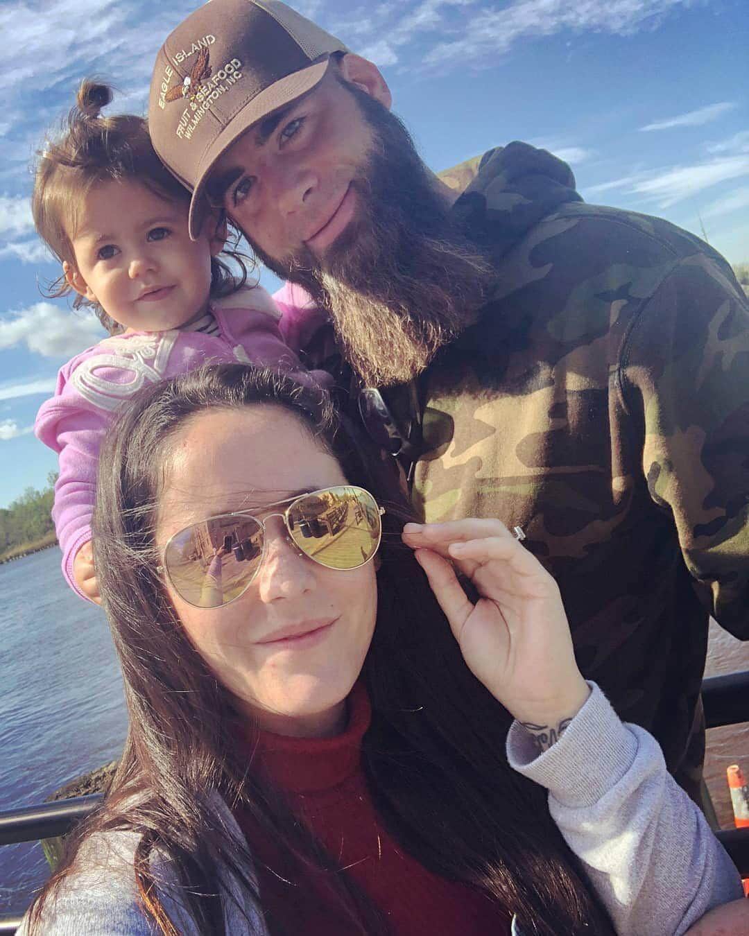 E! Onlineさんのインスタグラム写真 - (E! OnlineInstagram)「“This is the final straw.” - Jenelle Evans is contemplating divorce after her husband shot and killed their dog. Link in bio for every detail on the moment the #TeenMom star snapped and grabbed his gun. 😔 (📷: Instagram)」5月2日 22時32分 - enews