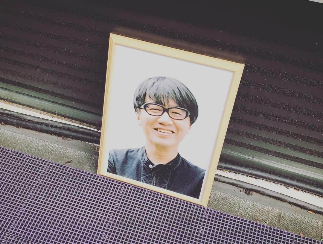 石川龍さんのインスタグラム写真 - (石川龍Instagram)「ザ・チャレンジ、#令和 のはじめましては、大好きなVIVA LA ROCKの前夜祭にお呼ばれしてライブでした！メンバーみんなが愛して止まない最高のロックフェス、僕らのライブを楽しみに来てくれた客チャレのみなさん、ふらりと足を止めてくれたみなさん、本当にありがとうございマッスル💪😊💪 僕たちが活動休止していた期間も僕たちのことや、僕たちの音楽を楽しみに待っていてくれた人のおかげで、僕たちはいかされていると感じた、あっという間の40分間でした！ 活動再開以降、スタッフ不在のミニマム構成でライブに臨んでいますが、今日は演奏中のトラブルやフェスならではのイレギュラーな演出に対して機転の利いたサポートをしてくれた現場スタッフの皆さん、本当に助かりました！（マジで！） そして、何より、今回僕たちにビバラでライブする機会を与えてくれた鹿野さん 本当にありがとうございました！  今日はうまいビールが飲めそうです！  #vivalarock #ビバラ #ザチャレ #ピカチュウ #pikachu #pokemon」5月2日 22時34分 - slow_night