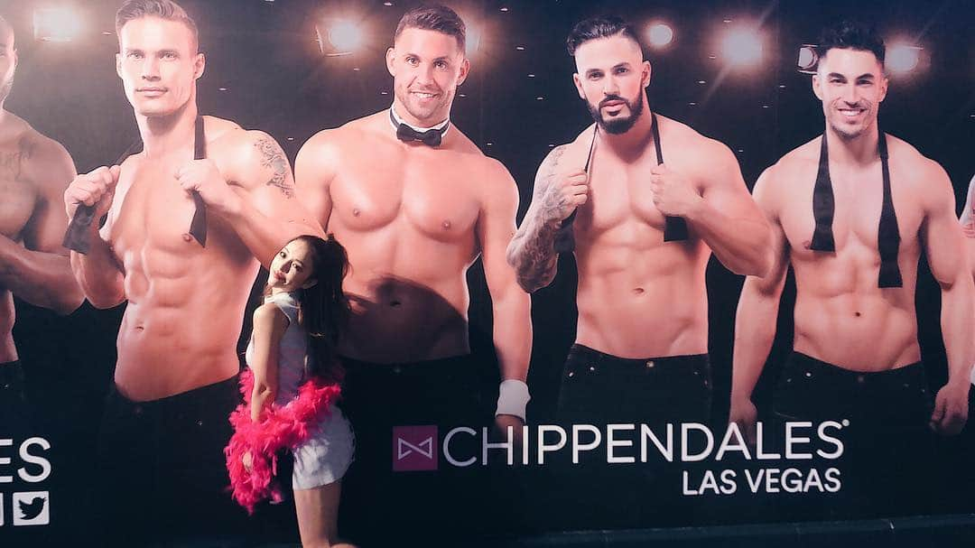 cocovanilla_chiakiさんのインスタグラム写真 - (cocovanilla_chiakiInstagram)「裸に蝶ネクタイは罪ですw #chippendales #lasvegas #LV #girlsnightout #ラスベガス」5月2日 22時36分 - coco_mirror9