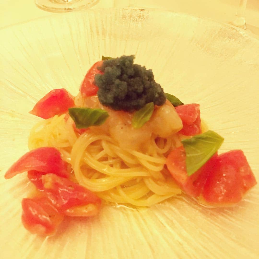 志摩有子さんのインスタグラム写真 - (志摩有子Instagram)「令和初めての外食はやっぱりホームのピアットスズキに。安定の美味しさ。 #令和最初の外食 #cuccinaitaliana  #我が家のホーム」5月2日 22時37分 - ariko418