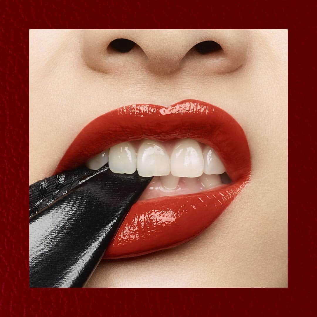 Yves Saint Laurent Beautyさんのインスタグラム写真 - (Yves Saint Laurent BeautyInstagram)「Sink your teeth into a dangerous red, with a vinyl finish. VERNIS À LÈVRES VINYL CREAM in N°424 CALL ME SUBVERSIVE #yslbeauty #endangermered #boldlips」5月2日 22時42分 - yslbeauty