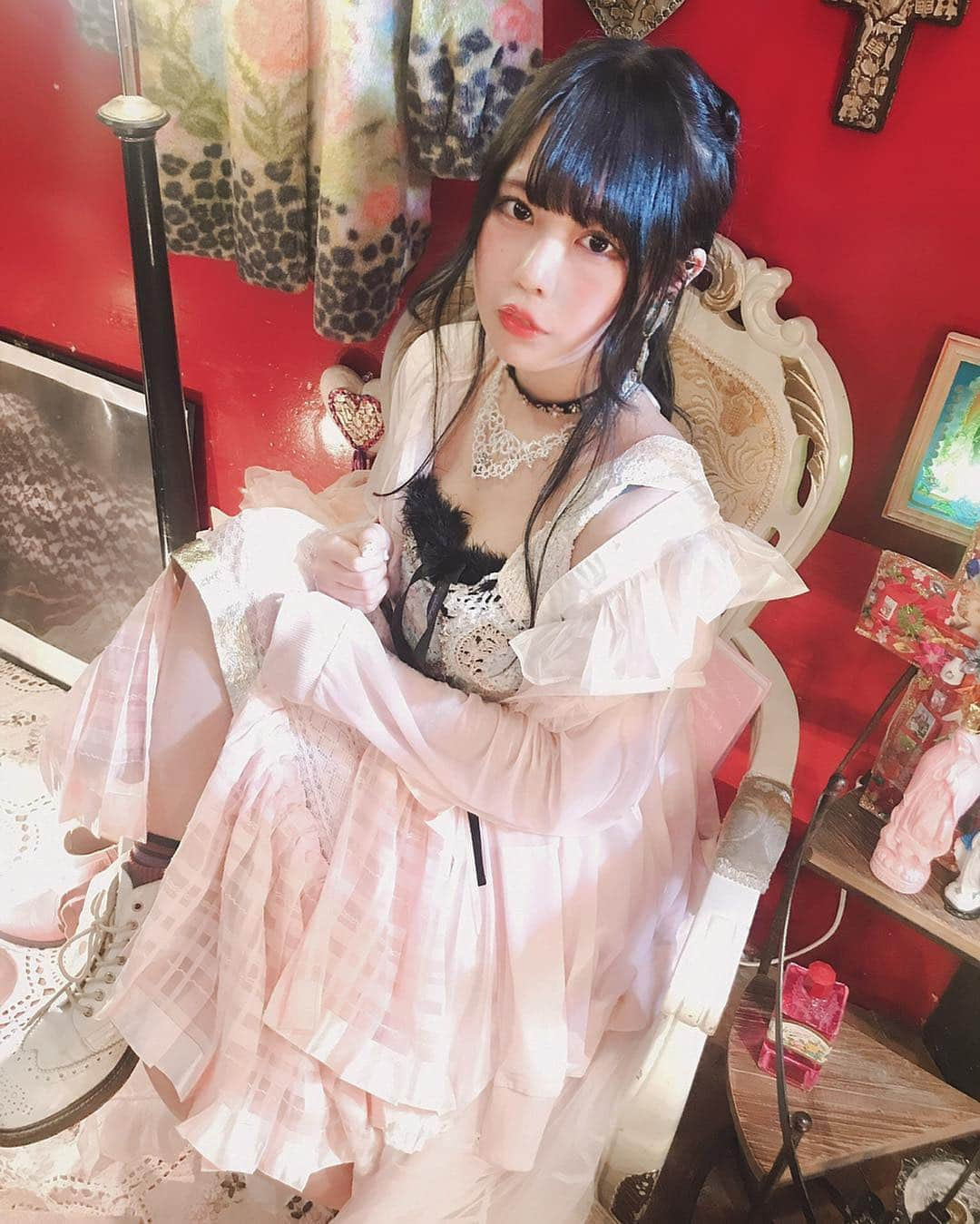 東佳苗さんのインスタグラム写真 - (東佳苗Instagram)「camisole・necklace： #縷縷夢兎 apron： @seventwothree_723  skirt： @rurumu.official  outer： #keisukekanda  shoes：used #兎凪さやか #zoc #縷縷夢兎」5月2日 22時57分 - usagi_kanae