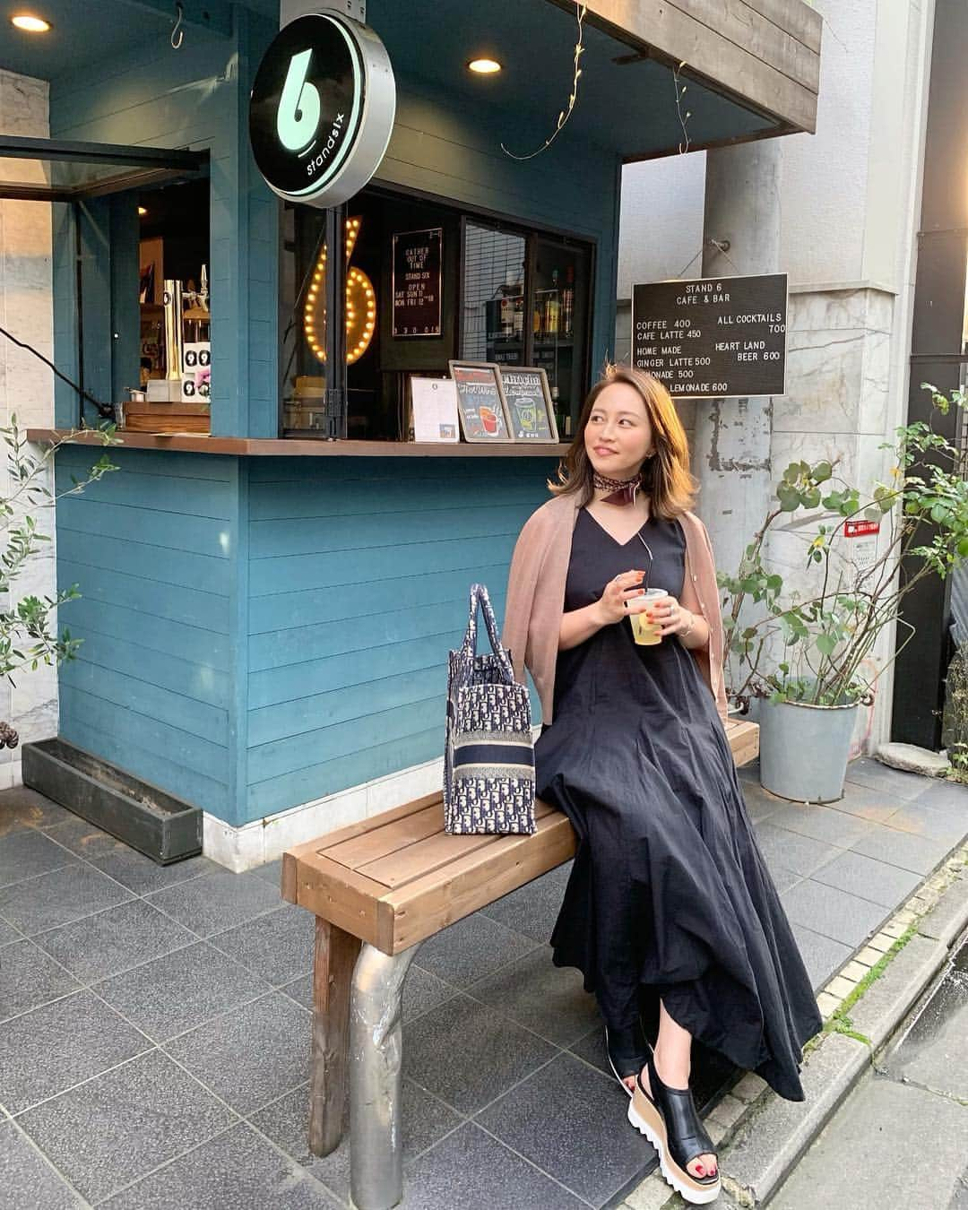 左近鈴乃さんのインスタグラム写真 - (左近鈴乃Instagram)「. Kyoto🍋♡ ここの自家製レモネード美味しいよ！ シャンパンまでおすそ分けしていただいちゃった❤︎ . #standsix #kyoto」5月2日 22時53分 - suzuno_sakon