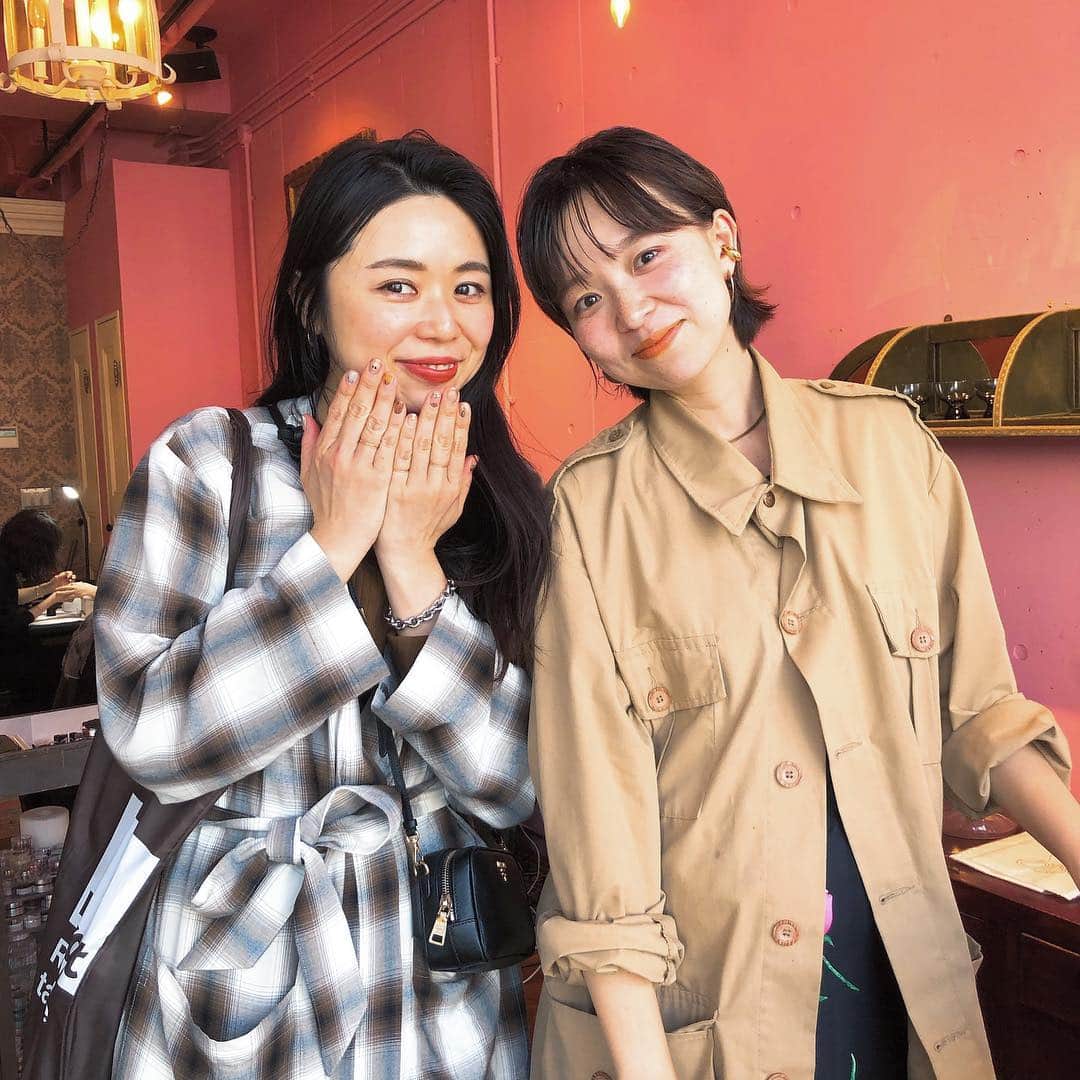 Yu-kiのインスタグラム：「今日は楽しみにしてた、なぎささんのネイル〜💅💙爪ずっと見てる！かわいい嬉しい☺️今日もいっぱい喋れて楽しかった〜会えて本当に嬉しかった🧡いつもありがとうございます🥺❤️#disconail#tokyo#japan」