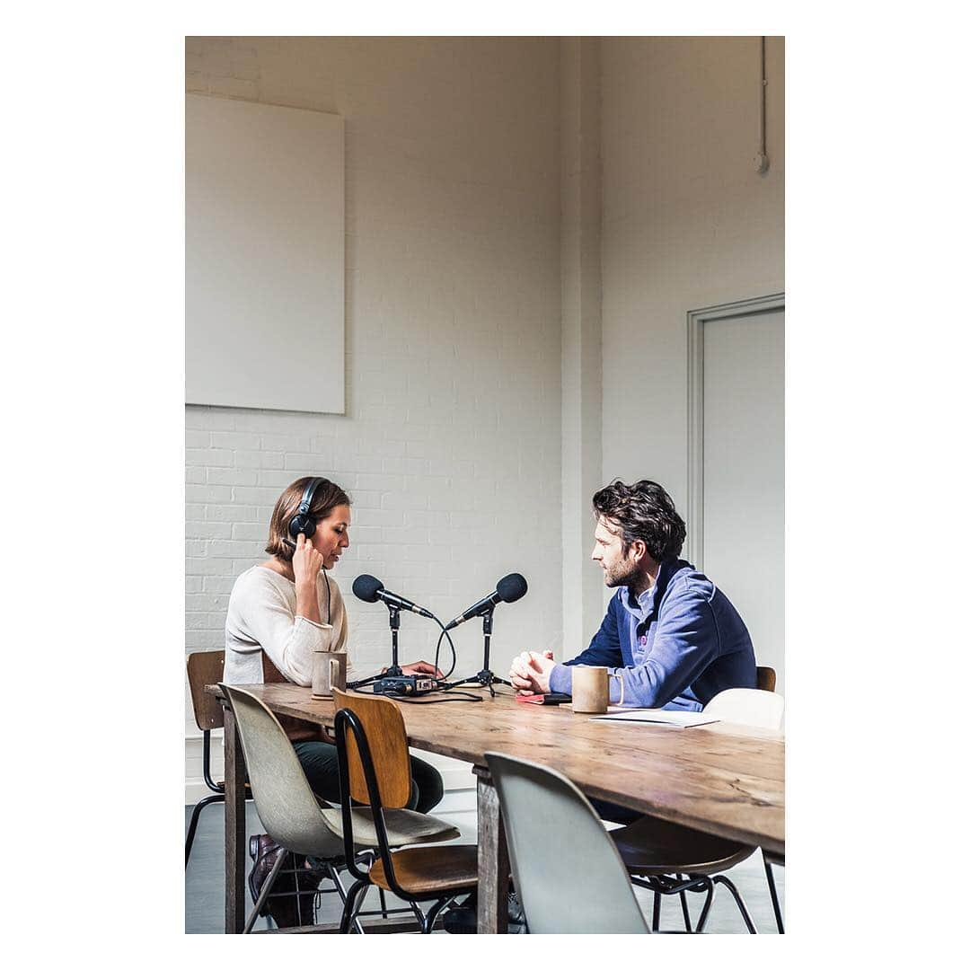 The Modern Houseさんのインスタグラム写真 - (The Modern HouseInstagram)「Justyna Green goes behind the scenes of The Modern House in her latest podcast with our co-founder, Albert Hill. Follow the link in our bio to hear Albert discuss the history of The Modern House and how we’ve gone about disrupting the property industry 🎧  #podcast #disruptors」5月2日 22時58分 - themodernhouse