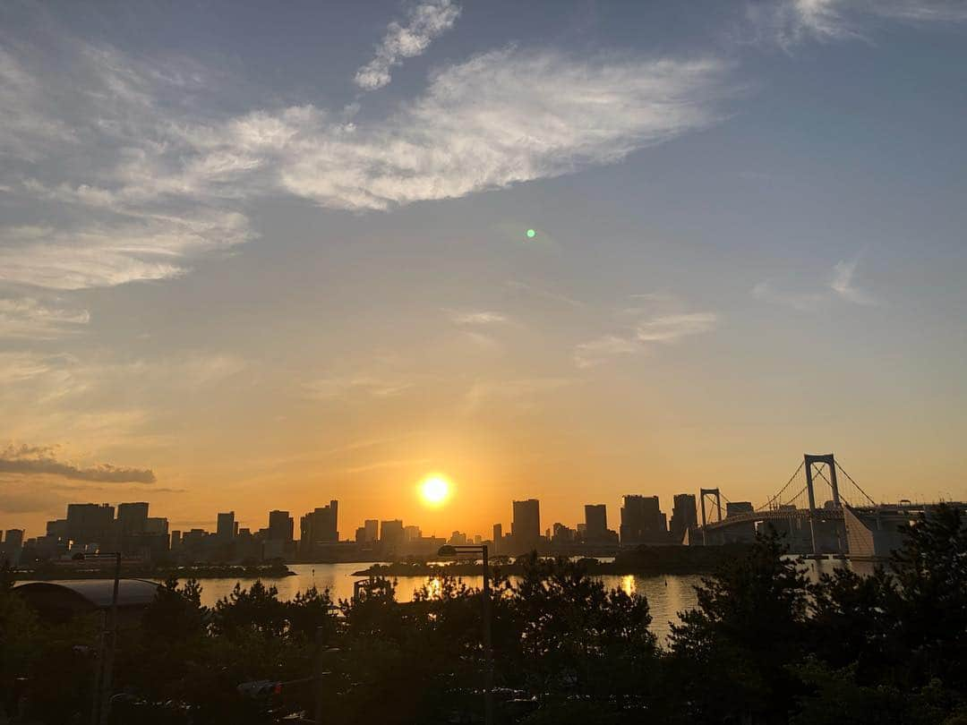 石川亜沙美さんのインスタグラム写真 - (石川亜沙美Instagram)「今日もキレイな夕日でした☀️ ・ #goodnight #良い夢を #😴 #2019 #令和 #gw #2019.5.2」5月2日 23時01分 - asamiishikawa1016