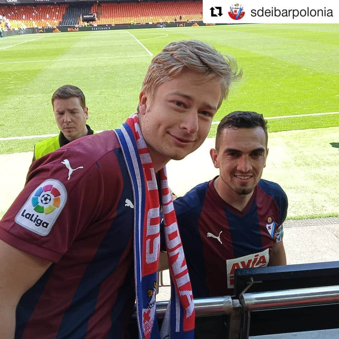 SDエイバルさんのインスタグラム写真 - (SDエイバルInstagram)「🤗 #Repost @sdeibarpolonia #eibarfans ・・・ Gracias @sdeibar! Inolvidable experiencia! AUPA EIBAR! 🔴🔵」5月2日 23時03分 - sdeibar