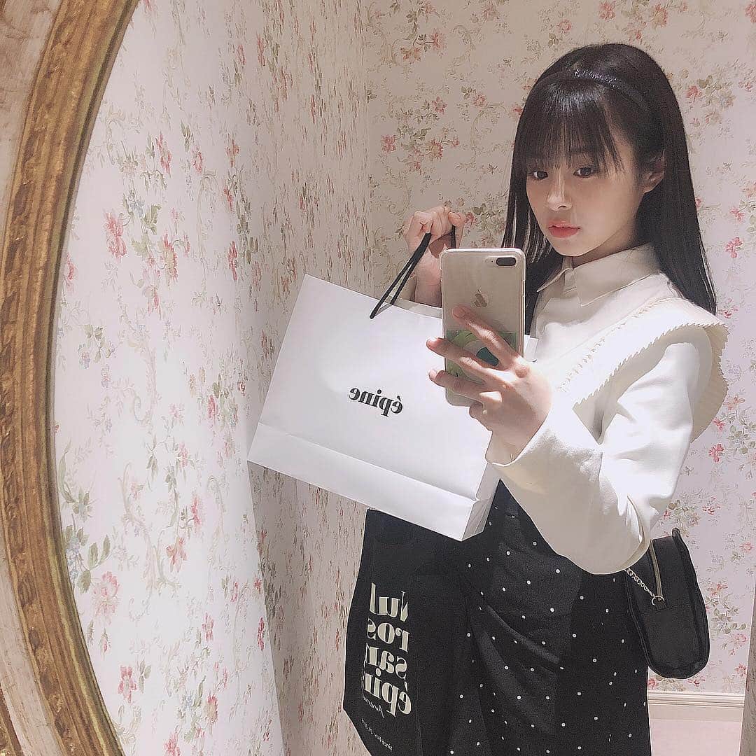 のインスタグラム：「* このとき買ったの あした着る☺︎☺︎☺︎ #epine」