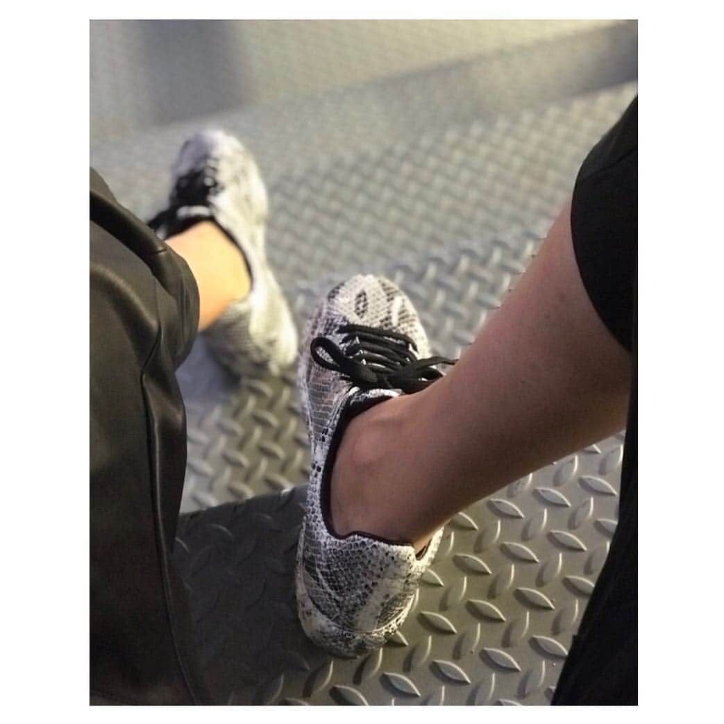 イズロさんのインスタグラム写真 - (イズロInstagram)「#islo #isloisabellalorusso #isloshoes #shoes #sneakers #printedleather #python #pitone #roccia #fashion #style #glam #shoesaddict #maibanale #loveit #bestseller #shoppingonline #shoponline #madeinitaly #staytuned」5月2日 23時14分 - islo_isabellalorusso