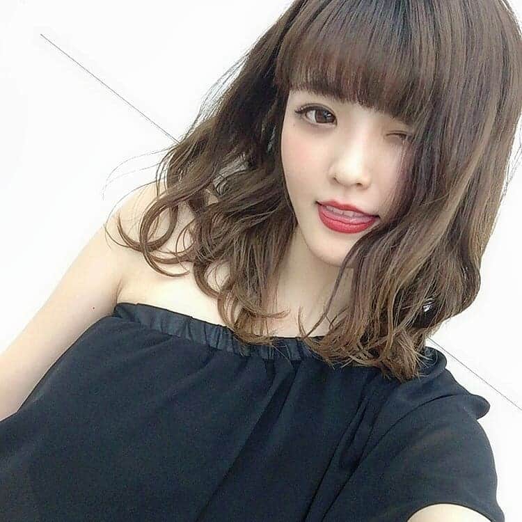 實近菜那（ななちゃら）のインスタグラム：「. . 🎈 #EGOIST の衣装とても可愛かったです🕸 . . #伊藤桃々 ちゃんと写真とれたの嬉しすぎた🍑 . 写真うつってないこはごめんね🙏 途中で近くにいた💎の子で集合写真をとりました💕 遠くから来てくれたりいつも応援きてくれたり本当にありがとう ミスワールドで友達のひかるもわざわざきてくれてお菓子までありがとう（ ; ; ） わたしとっても幸せです。 . . #みんなだいすき #これから頑張るね #リプ返」