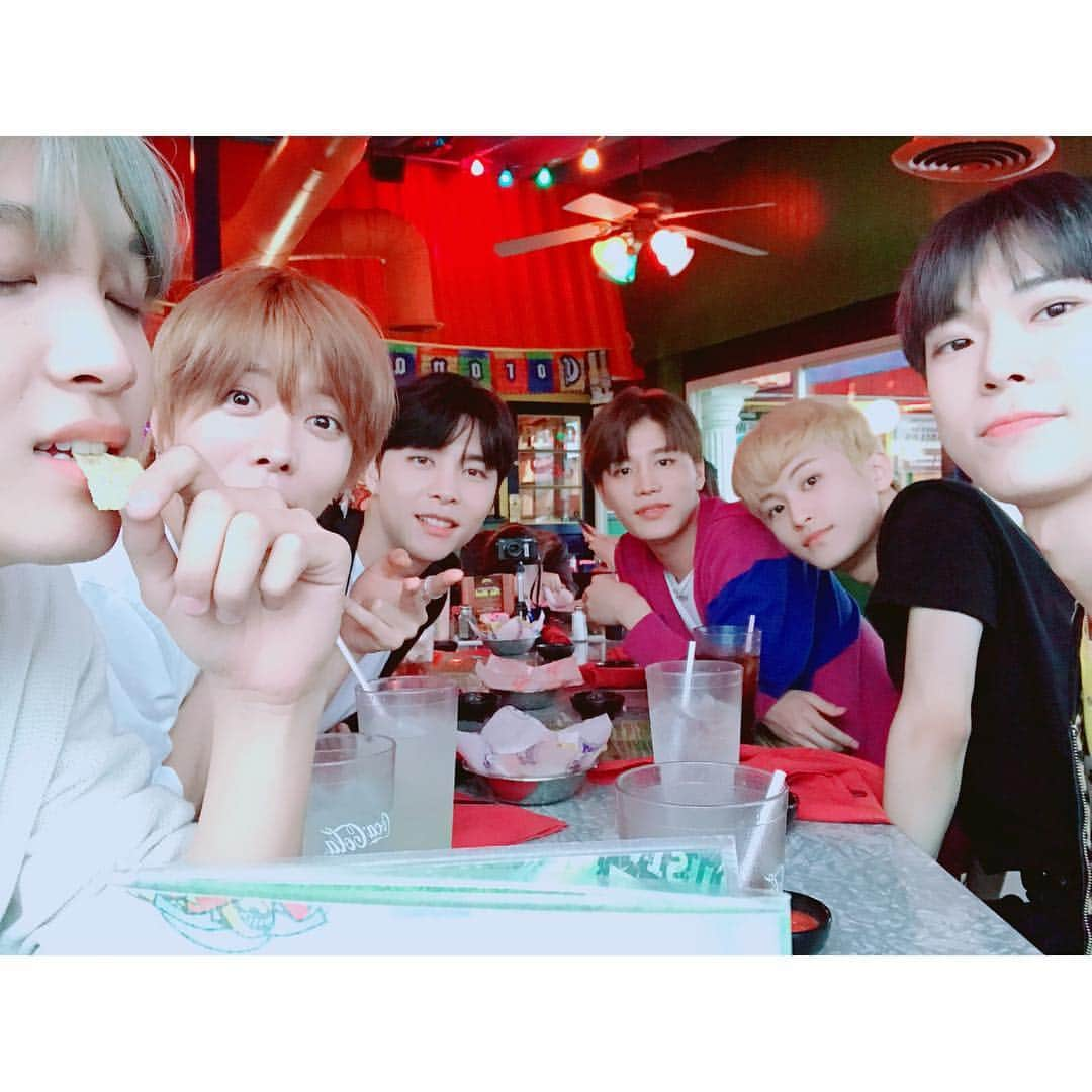 NCT 127さんのインスタグラム写真 - (NCT 127Instagram)「맛난거 먹으면서 셀카찍기@.@  #DALLAS #NEOCITYinDALLAS #HAECHANinDALLAS  #WE_ARE_SUPERHUMAN #NCT127_SUPERHUMAN #SUPERHUMAN #NEOCITYinUSA #NCT127inUSA #NCT127 #NCT」5月2日 23時15分 - nct127