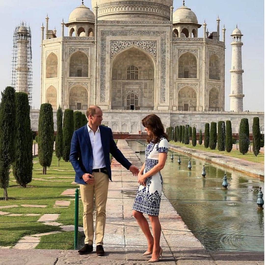 ナイーム カーンさんのインスタグラム写真 - (ナイーム カーンInstagram)「The love story...TBT..HRH Duke and Duchess of Cambridge at the Taj Mahal. HRH Kate Middleton’s dress embroidery inspired from Mughal motif’s. #hrhduchessofcambridge #hrhkatemiddleton #katemiddleton #tajmahal #india」5月2日 23時10分 - naeemkhannyc